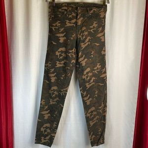 Rue21 Midrise Jegging Green Camo Size 9/10